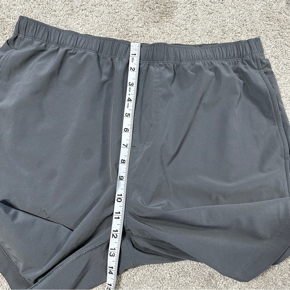 Rhone Men’s 7" Essentials Training Gym Short Pull On Unlined in Gray Size L - Picture 15 of 16